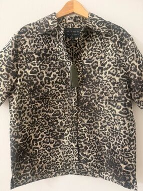 Chic designer leopard ladies jacket, Size 4 NWT!